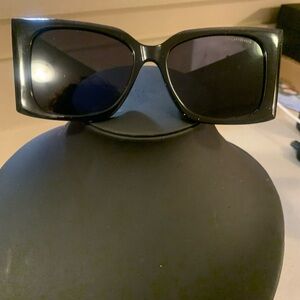 Elegant Black Sunglasses